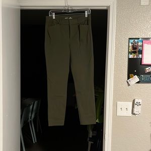 Olive green size 8 old navy business casual pixie cut pants